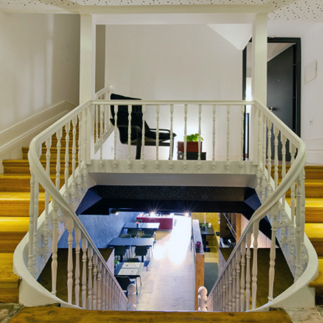 escadas-hostel-guest-house-porto-cale-vinho-ribeiro-santo-2012-et-aliens-bebespontocomes